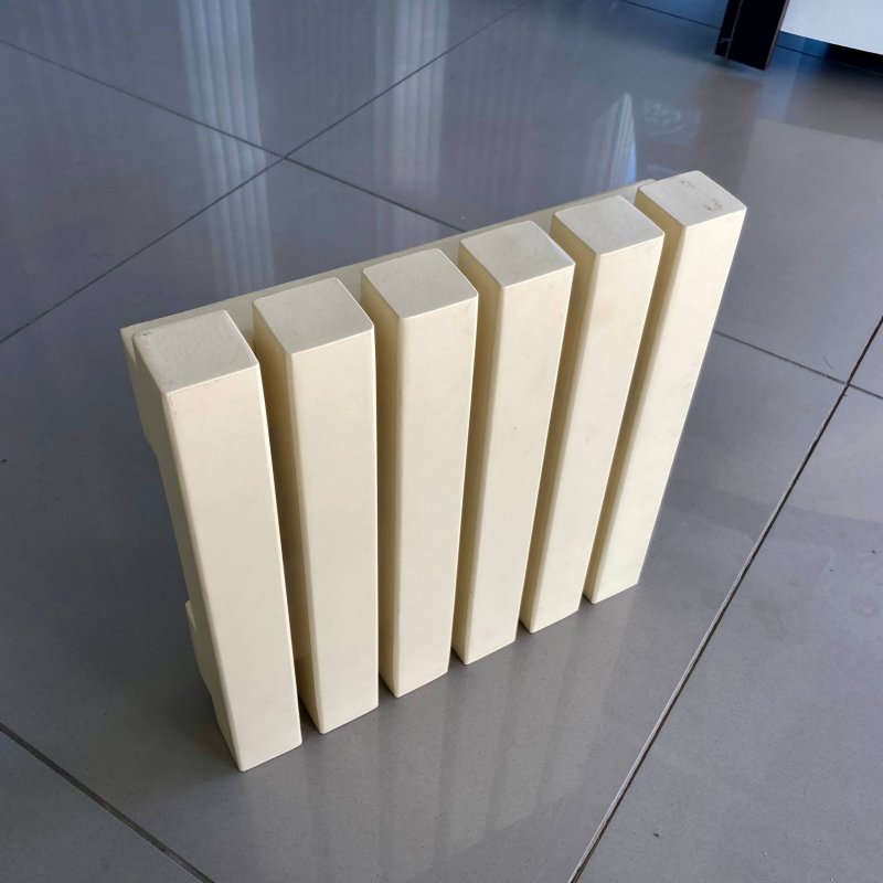 Радиатор WarmMet Cube V 40x40 300 -6 секций (бежевый матовый)